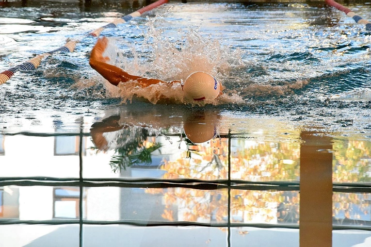 Przepłynęli 9665 długości basenów