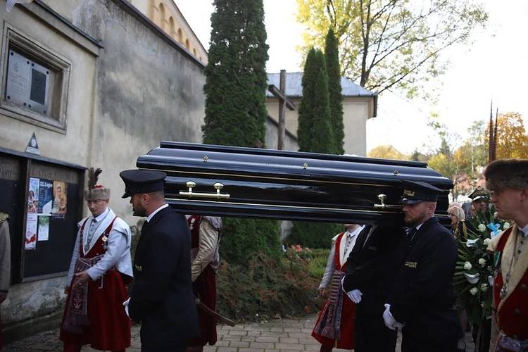 Pierwsza część uroczystości pogrzebowych ks. inf. Jerzego Bryły