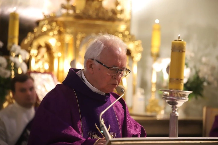 Pierwsza część uroczystości pogrzebowych ks. inf. Jerzego Bryły