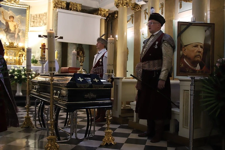 Pierwsza część uroczystości pogrzebowych ks. inf. Jerzego Bryły