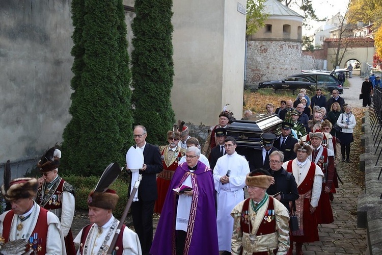 Pierwsza część uroczystości pogrzebowych ks. inf. Jerzego Bryły