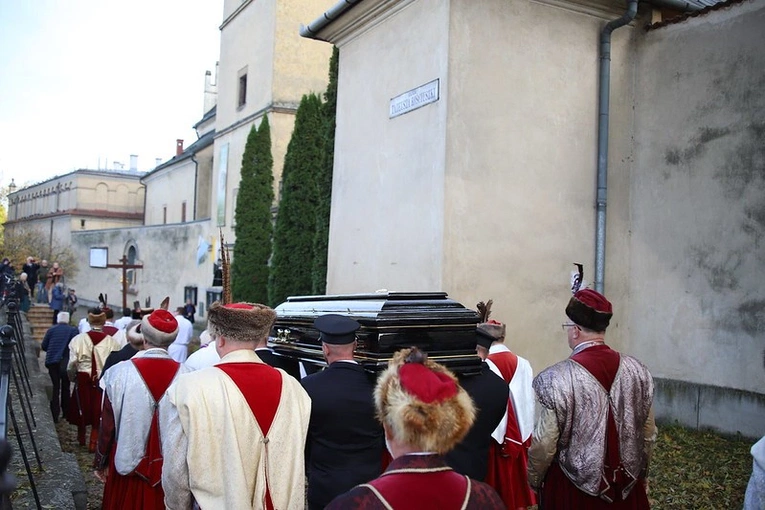 Pierwsza część uroczystości pogrzebowych ks. inf. Jerzego Bryły