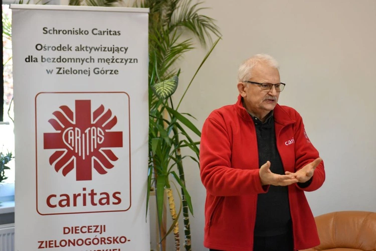 Kawiarenka naprawcza w schronisku Caritas