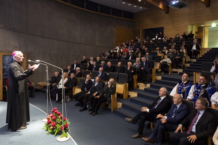 90. urodziny abp. seniora Damiana Zimonia na WTL UŚ