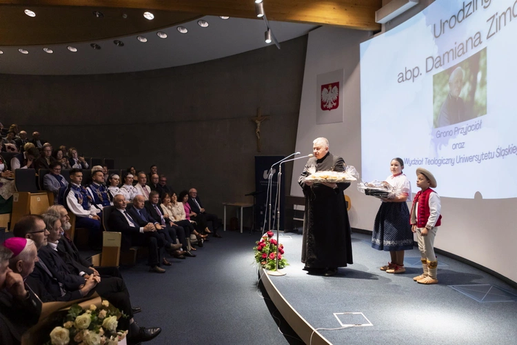 90. urodziny abp. seniora Damiana Zimonia na WTL UŚ