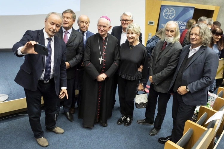 90. urodziny abp. seniora Damiana Zimonia na WTL UŚ