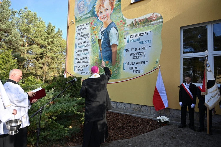 Uroczystości w szkole w Kniewie