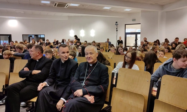 Dąbrowa Górnicza. "Wyjść naprzeciw młodym ludziom". Akademicki Dzień Wolontariatu