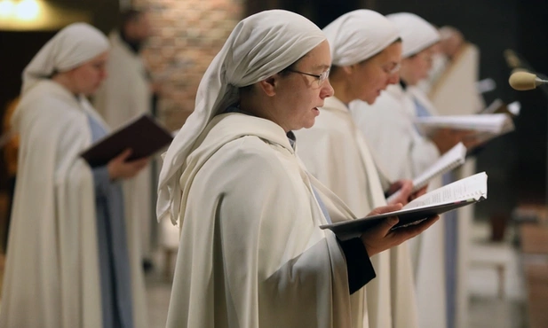 Wspólnotowy charakter Kościoła objawia się w Liturgii Godzin