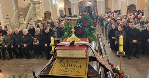 Maków Mazowiecki żegna swojego wieloletniego proboszcza