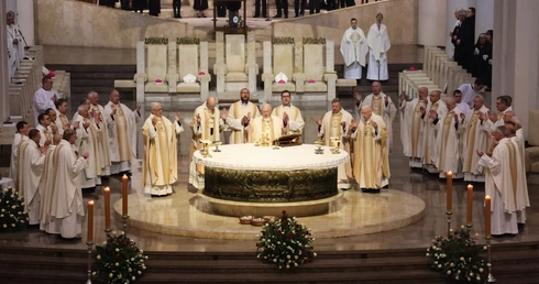 Urodziny abp. Damiana Zimonia w katowickiej katedrze