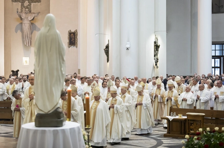 Msza św. w intencji abp. Damiana Zimonia cz.1