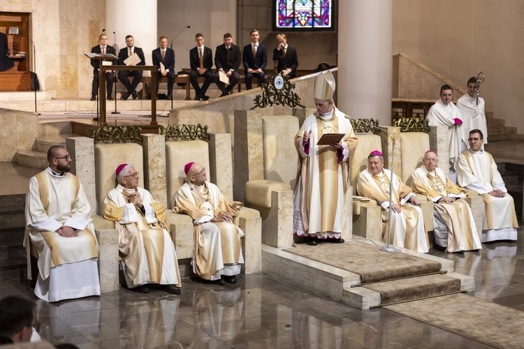 Msza św. w intencji abp. Damiana Zimonia cz.1