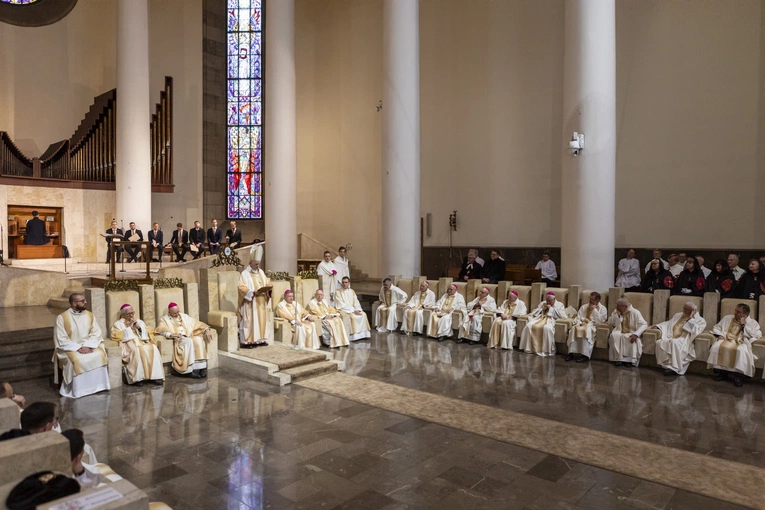 Msza św. w intencji abp. Damiana Zimonia cz.1
