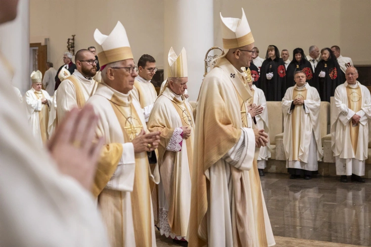 Msza św. w intencji abp. Damiana Zimonia cz.1