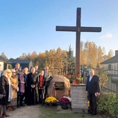 Pamiątkowy obelisk ku czci ks. W. Sedlaka.