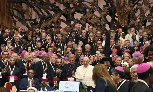 Synod przypomina o konieczności dialogu ze światem