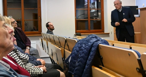Szkodliwe urojenie czy pole dialogu i wartości?