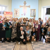 Uczestnicy kursu w kaplicy ośrodka.