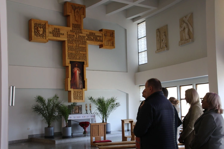 Płock. 25. rocznica poświęcenia kościoła w parafii św. Jadwigi Królowej