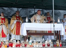 Porządek uroczystości na cmentarzach radomskich