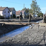 Niemieccy żołnierze pomagają w Bodzanowie