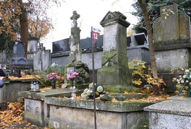 Zabytkowy nagrobek ks. Justyna Łady