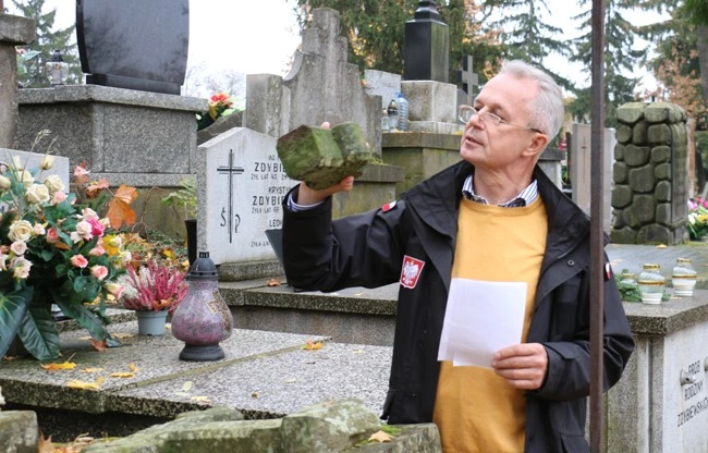 Zabytkowy nagrobek ks. Justyna Łady