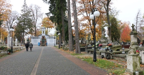 Zabytkowy nagrobek ks. Justyna Łady