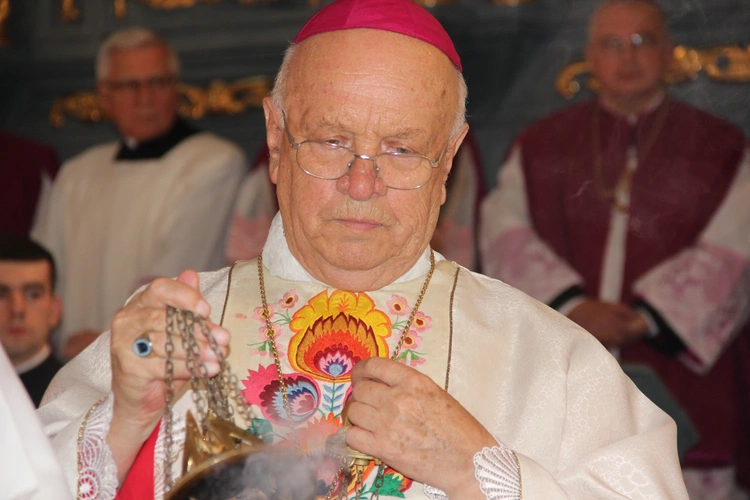 W rocznicę przejścia do Domu Ojca wiele osób wspominało słowa i kazania zmarłego hierarchy.