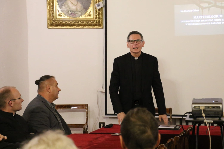 Prezentacji książki dokonał ks. prof. Daniel Brzeziński.