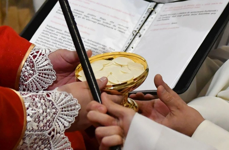 Sakrament bierzmowania i posługa akolitatu w Sulęcinie