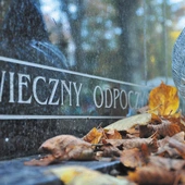 Rozmowa z grabarzem, który cieszy się życiem. O śmierci swobodnie, ale rzeczowo i z szacunkiem dla zmarłych