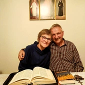 Do dziś małżonkowie wspólnie odmawiają Różaniec. Razem chodzą też codziennie na Eucharystię.