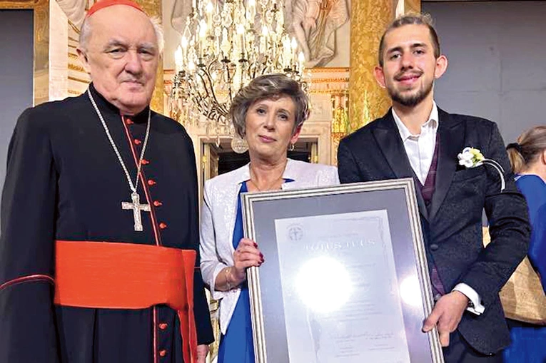 Nominację odebrali dyrektor szkoły Iwona Lipiec i uczeń Mateusz Szwajewski.