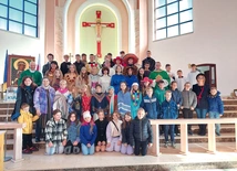 O odpowiedzialności za ewangelizację przypomniała także młodzież z parafii św. Kazimierza w Ostrowcu Świętokrzyskim.