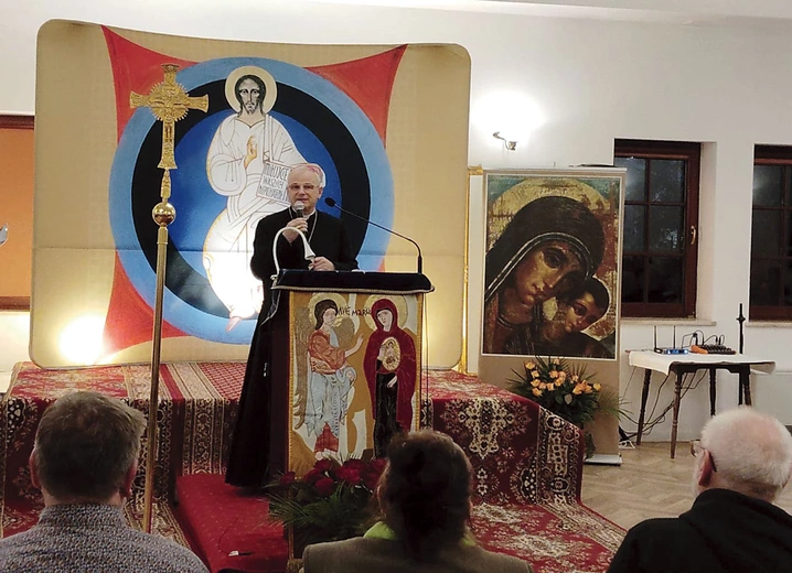 W piątek 25 października uczestników rekolekcji odwiedził bp Marek Mendyk.