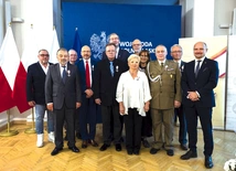 Uroczystość odbyła się w Sali Kolumnowej Dolnośląskiego Urzędu Wojewódzkiego we Wrocławiu.