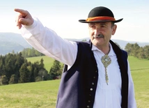 	I tym razem niestrudzony pielgrzym wyruszył na południe, przez Tatry, Alpy i Apeniny. 