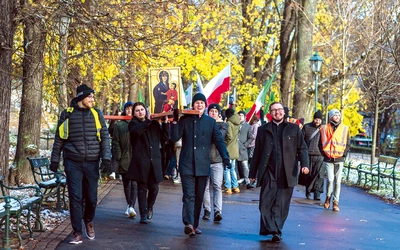 	Centralnym punktem SMAK-u będzie Msza św. 24 listopada w katedrze na Wawelu. Uczestnicy spotkania przyjdą tam w pielgrzymce, niosąc symbole ŚDM.