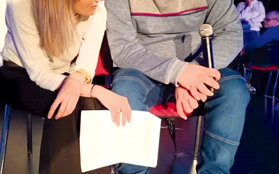 	Autorka scenariusza omawia rolę  z Mateuszem.