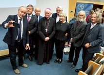 	…oraz grono profesorów, z którymi rozmowy solenizant zawsze sobie cenił. 