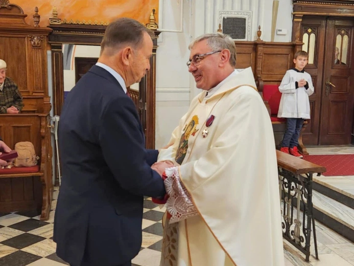 Ks. Janusz Kłęczek odznaczony