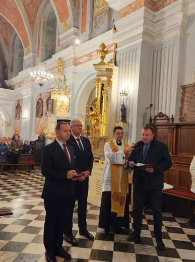 Ks. Janusz Kłęczek odznaczony