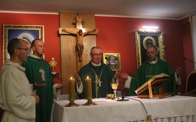 Mszy św. w szpitalnej kaplicy pw. św. matki Teresy z Kalkuty przewodniczył biskup płocki.