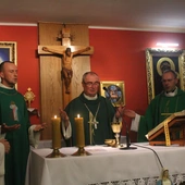 Mszy św. w szpitalnej kaplicy pw. św. matki Teresy z Kalkuty przewodniczył biskup płocki.