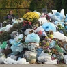 Po Wszystkich Świętych na wysypiska trafi ok. 120 tys. ton odpadów