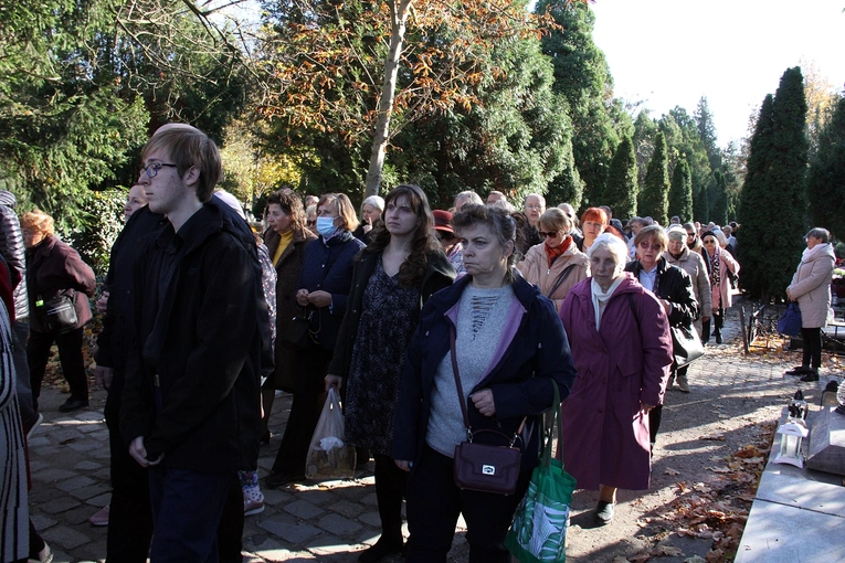 Uroczystość Wszystkich Świętych na cmentarzu przy ul. Bujwida