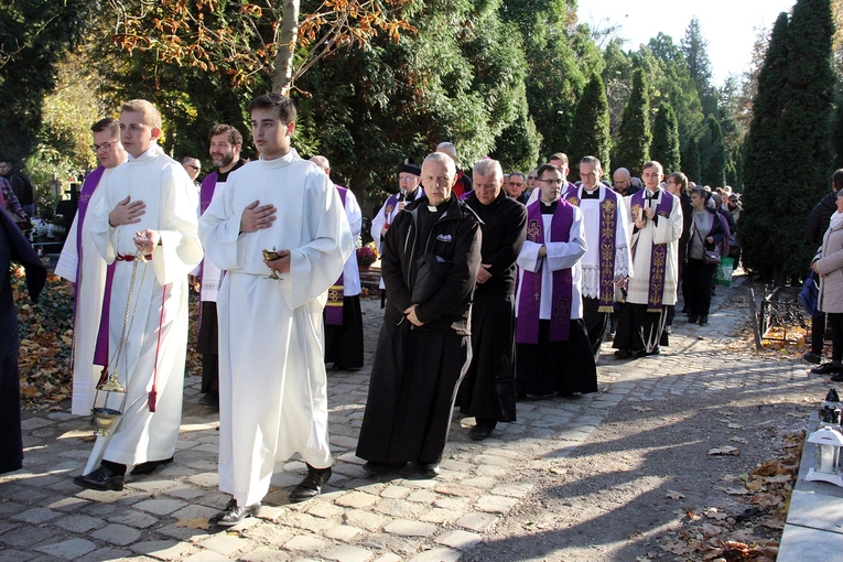 Uroczystość Wszystkich Świętych na cmentarzu przy ul. Bujwida