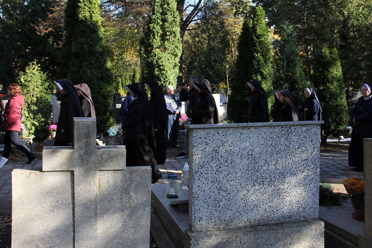 Uroczystość Wszystkich Świętych na cmentarzu przy ul. Bujwida